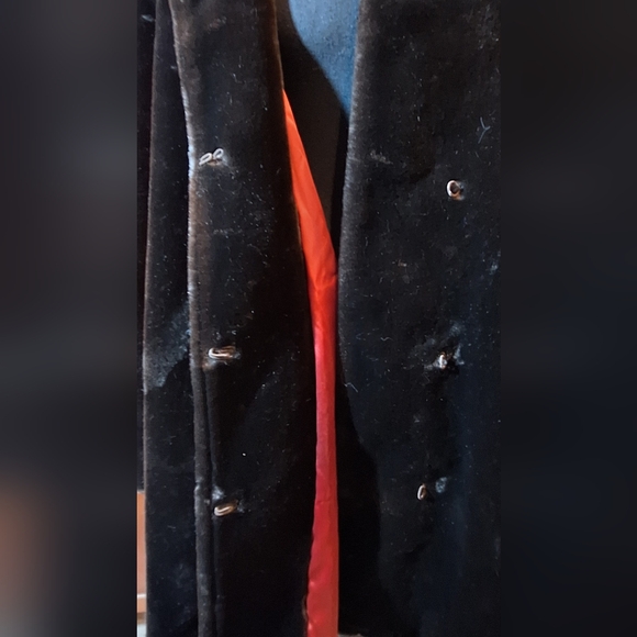 Vintage FAUX FUR coat Size 36" long, 28" pit-to-pit - Picture 7 of 15